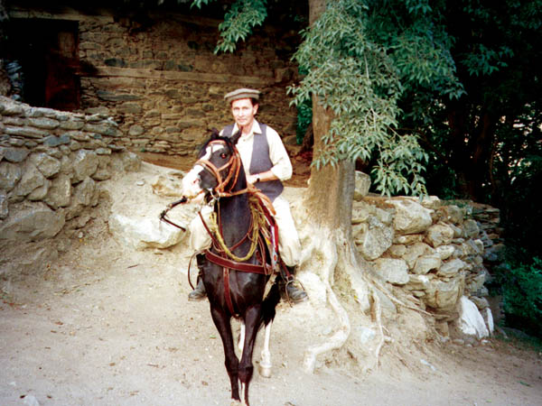 Jordi sur son cheval dans le District